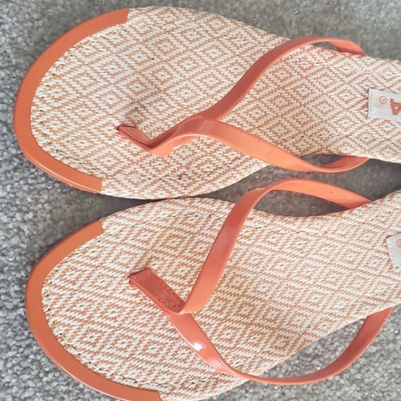 Soda Women Flip Flops - Picture 7 of 7